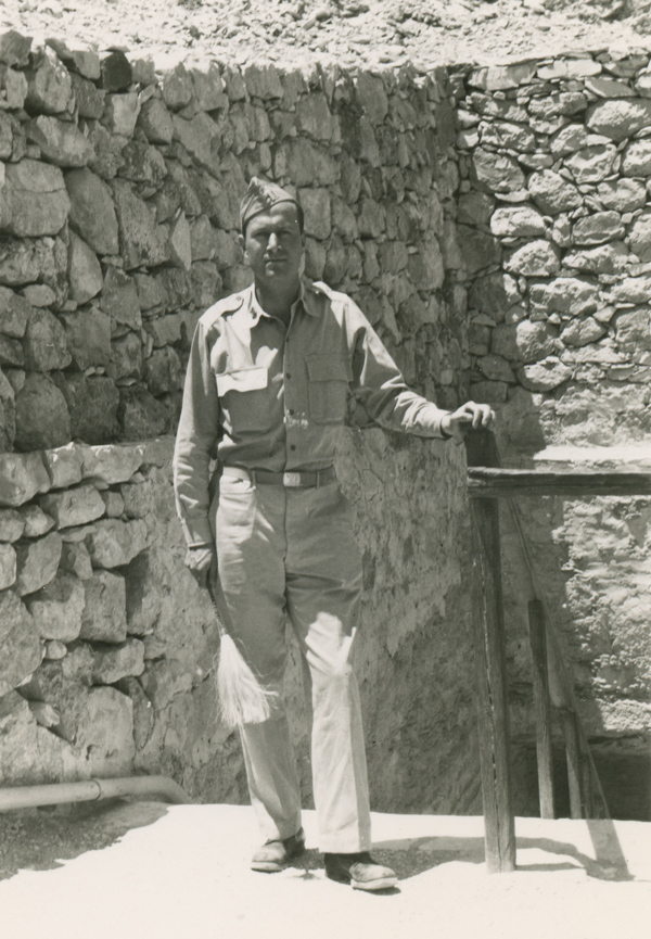 Robert-Silverman-Entrance-to-King-Tut-Tomb-Large