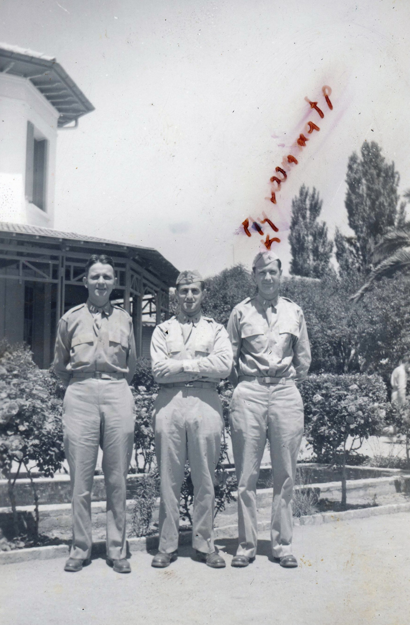 Weiner-Album-011-roomie