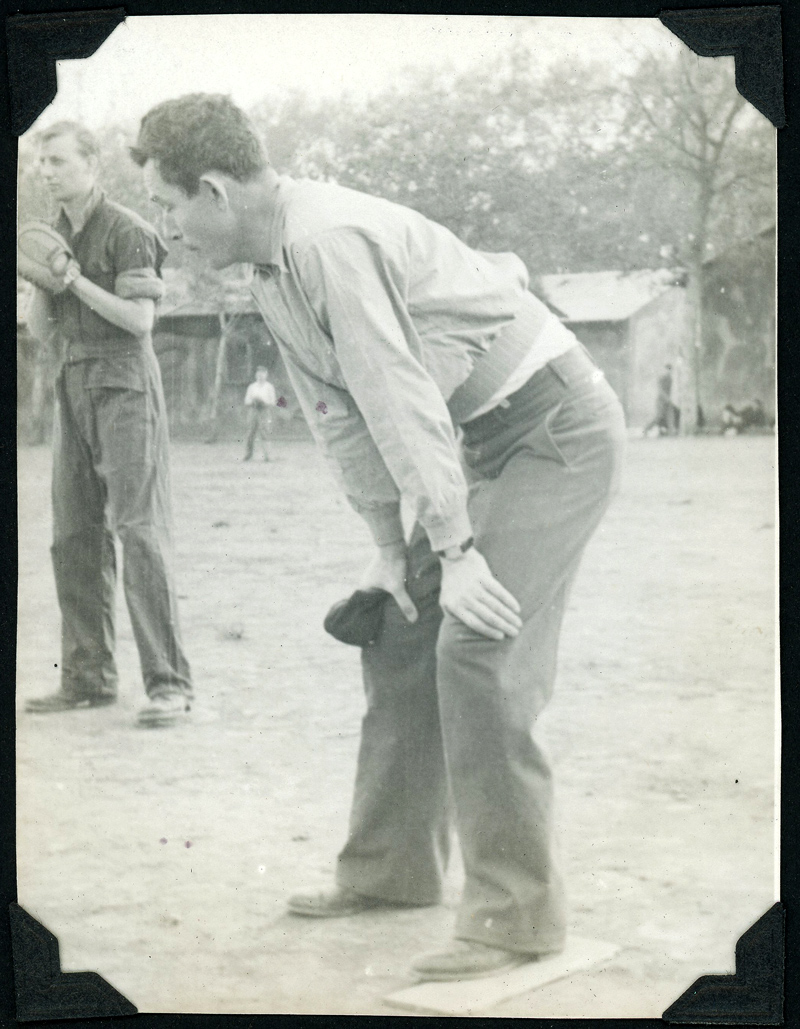 Weiner-Album-072-two-players