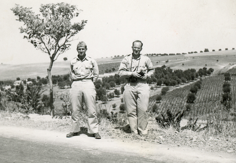 Weiner-Loose-Photos008-Prob-Algeria